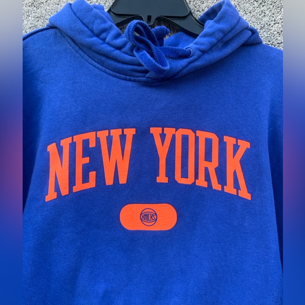 NY Knicks Nike Hoodie Pullover NBA Courtside French Terry Size Medium CW6371 - Picture 2 of 14